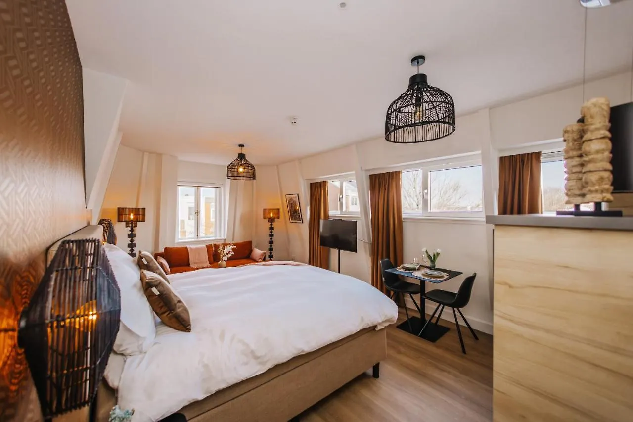 Boutique Hotel Margretha Zandvoort 4*,